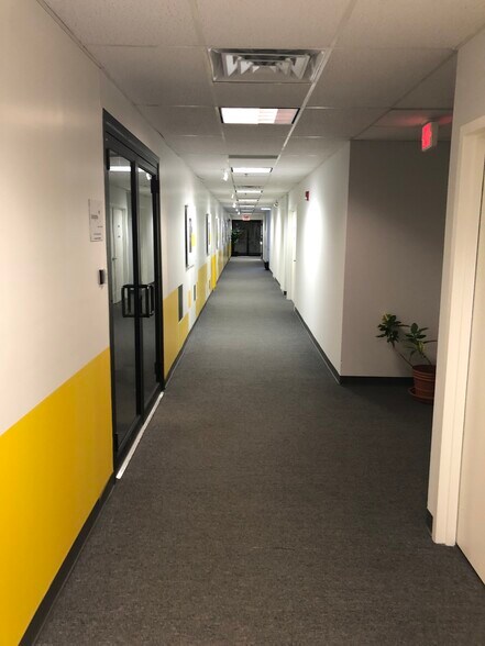 More Photos Of 405 S Washington Blvd, Mundelein Office For Sale