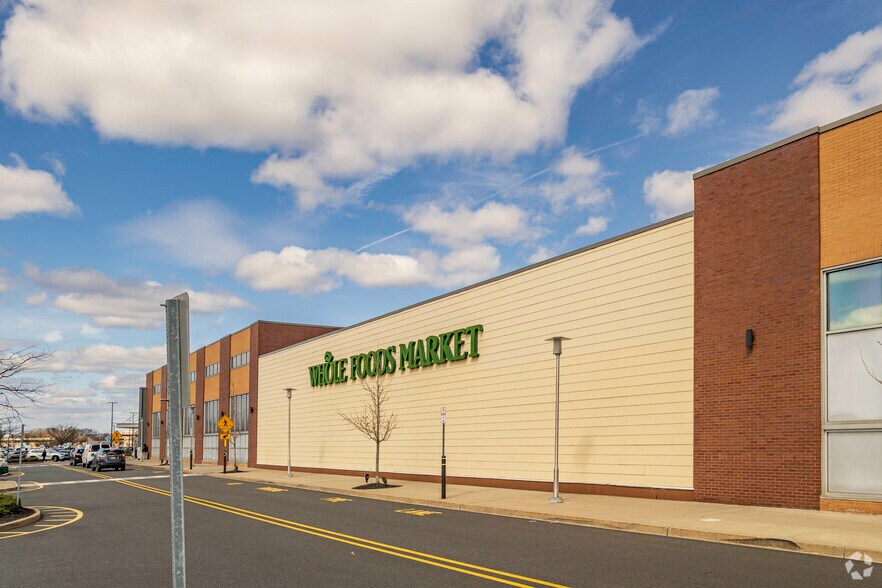 More Photos Of 1 Bergen Town Ctr, Paramus General Retail For Lease