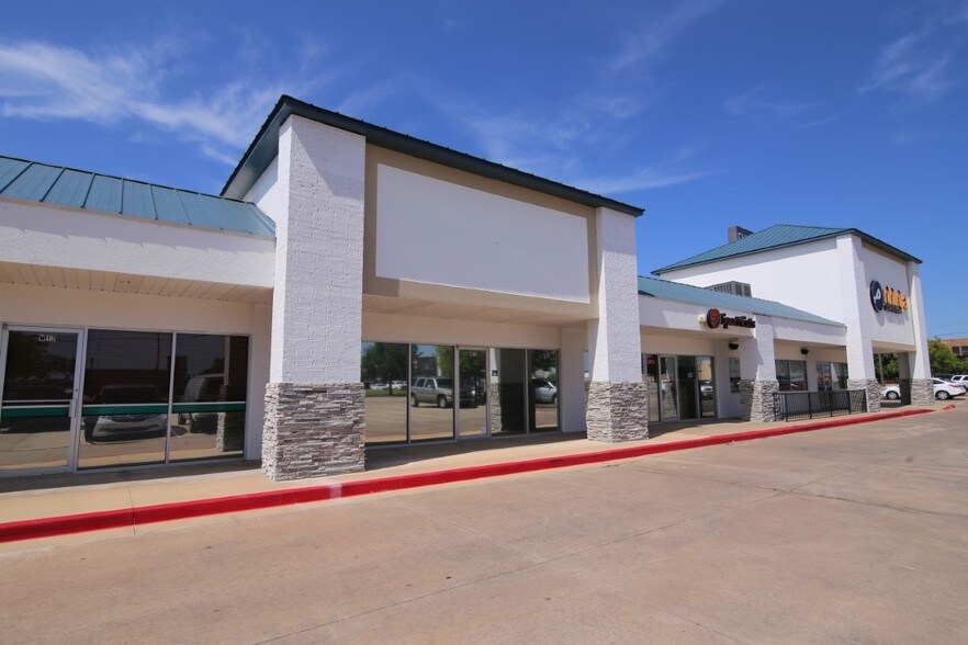 1427 S Broadway, Edmond, OK 73034