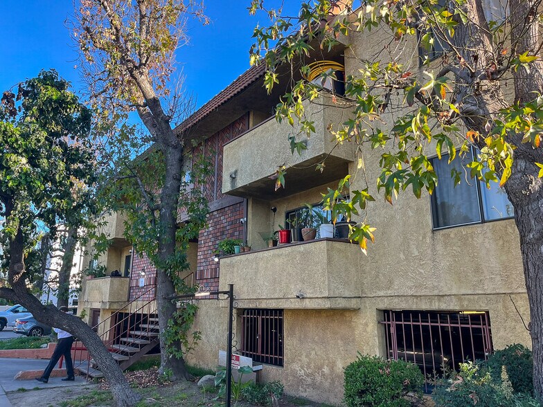 More Photos Of 13956 Vanowen St, Van Nuys Apartments For Sale