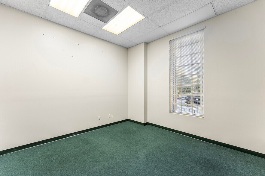 More Photos Of 15165 NW 77th Ave, Miami Lakes Medical For Lease