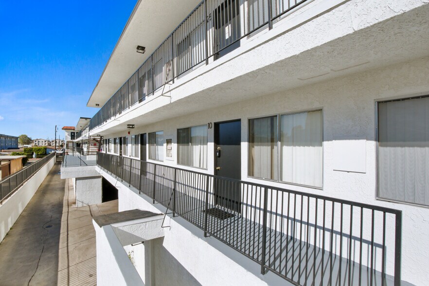 More Photos Of 14110 Yukon Ave, Hawthorne Apartments For Sale