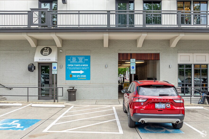 More Photos Of 2820 Selwyn Ave, Charlotte Office For Lease