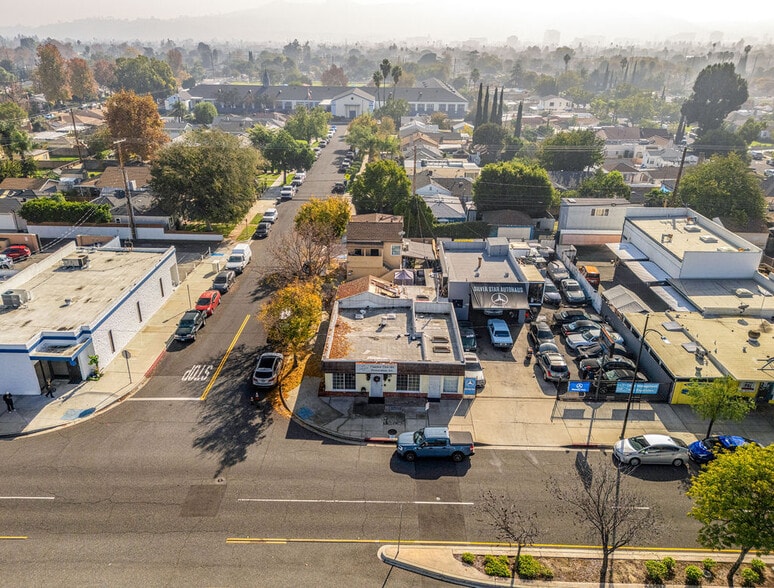 More Photos Of 2200 W Burbank Blvd, Burbank Storefront Retail Office For Sale