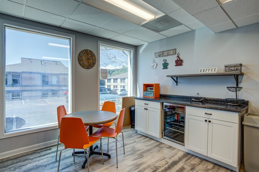 More Photos Of 2960 N Academy Blvd, Colorado Springs Office For Sale