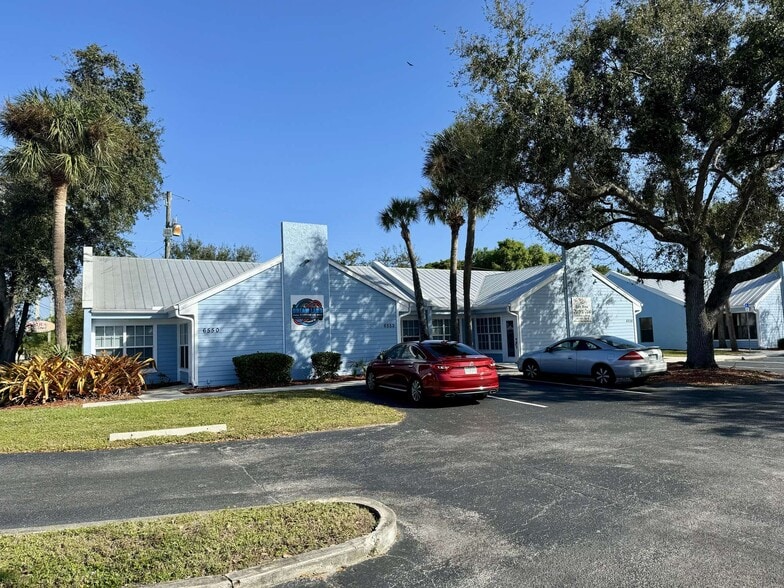 More Photos Of 6550-6564 S US Highway 1, Port Saint Lucie Office For Lease