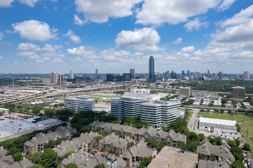 More Photos Of 4828 Loop Central Dr, Houston Office For Lease