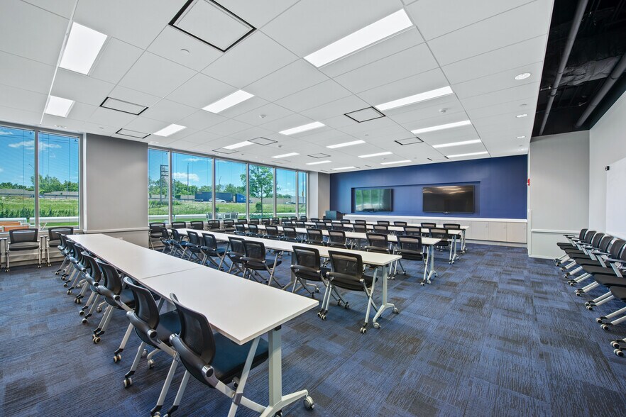 More Photos Of 3333 Finley Rd, Downers Grove Office For Lease