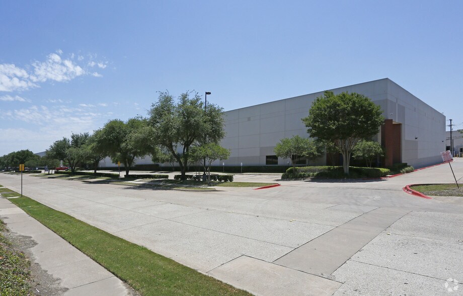 Primary Photo Of 1700 Summit Ave, Plano Warehouse For Lease