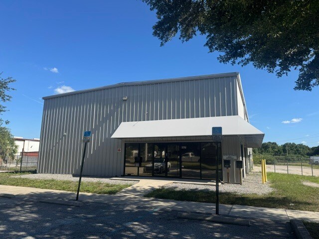 More Photos Of 9507 Palm River Rd, Tampa Warehouse For Lease