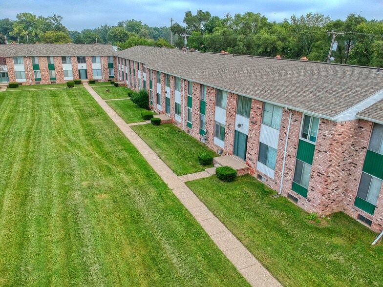 2131421440 Macarthur Blvd, Warren, MI 48089 Apartments For Sale