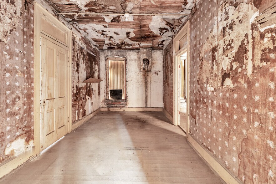 More Photos Of 504 W Commercial St, Springfield Storefront Retail Office For Sale