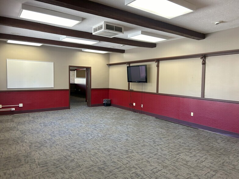 More Photos Of 1340 N Cotner Blvd, Lincoln Storefront Retail Office For Sale