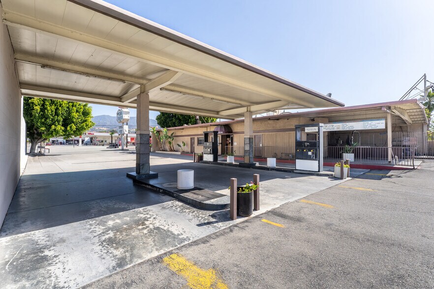 More Photos Of 530 E Foothill Blvd, Pomona Service Station For Sale