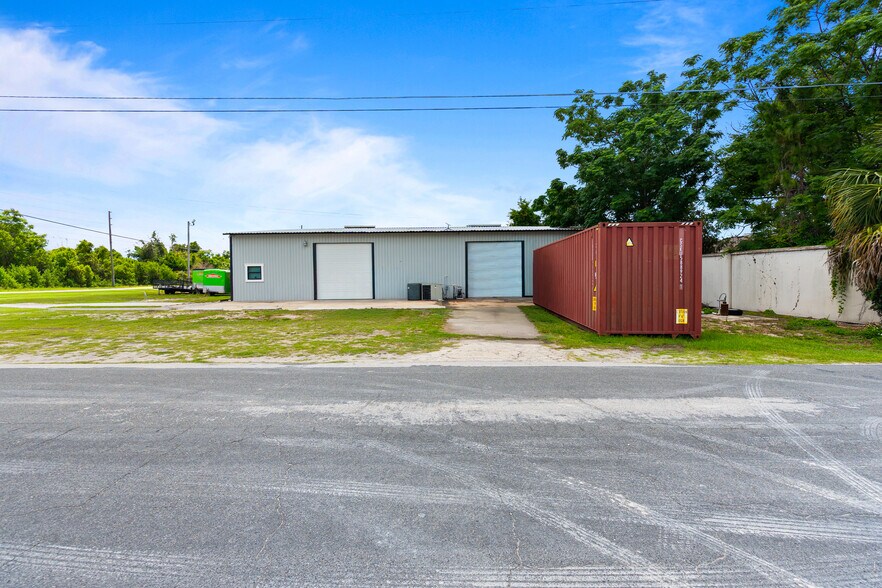 Primary Photo Of 15601 Old US Highway 441, Tavares Warehouse For Sale