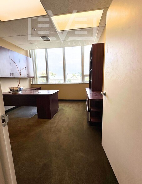 More Photos Of 2455 E Sunrise Blvd, Fort Lauderdale Loft Creative Space For Sale