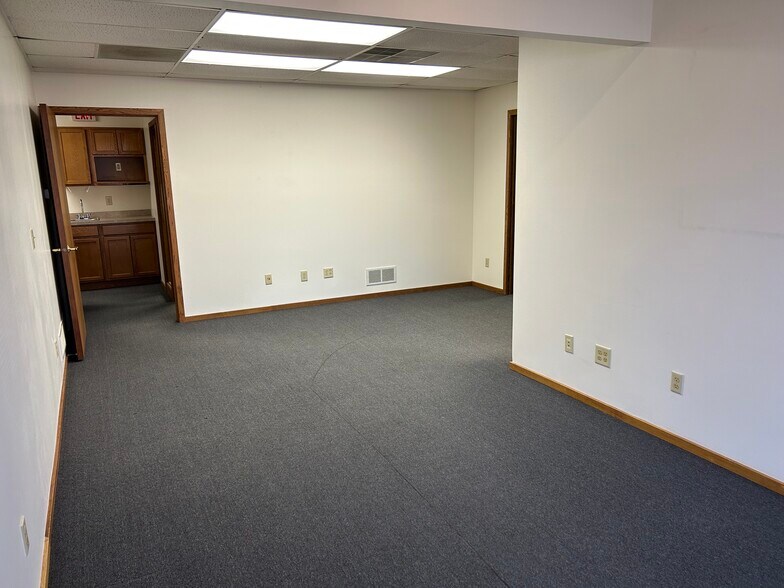 More Photos Of 1820 Post Rd, Plover Storefront Retail Office For Lease