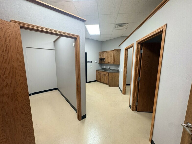 More Photos Of 304 W Highway 38, Hartford Office For Lease