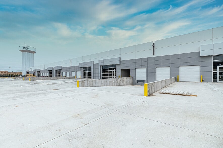 More Photos Of 8480 Esters Blvd, Irving Warehouse For Lease