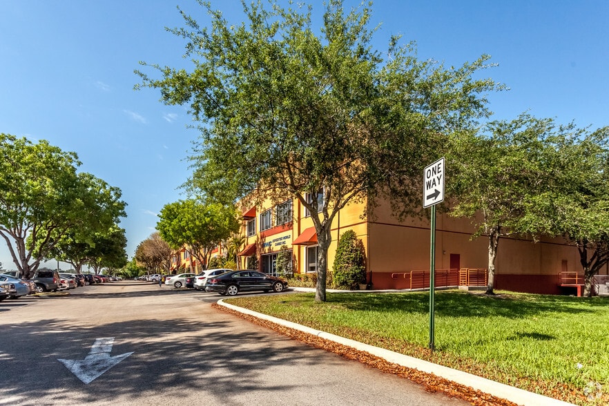 More Photos Of 9601-9667 NW 33rd St, Miami Service For Lease