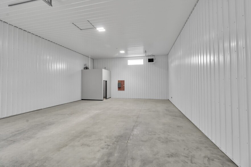 More Photos Of 800 Eastport Drive, Lancaster Warehouse For Lease