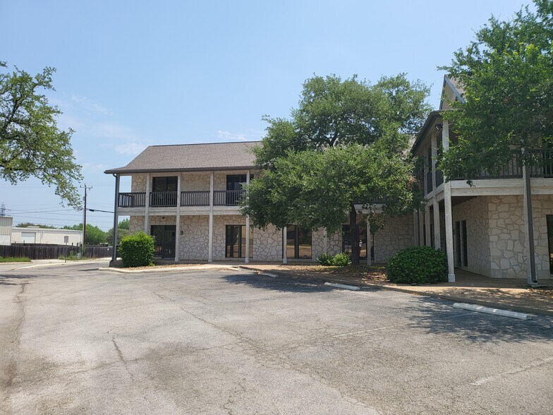 More Photos Of 4754 Shavano Oak, San Antonio Light Distribution For Lease