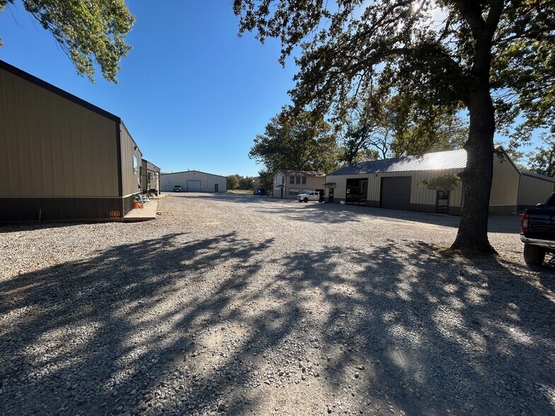 More Photos Of 121 Greenwood Cut Off Rd, Weatherford Warehouse For Lease