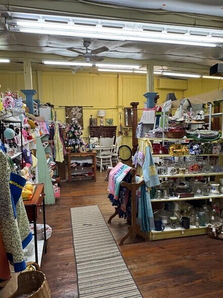 More Photos Of 104 E Railroad Ave, Glendale Freestanding For Sale