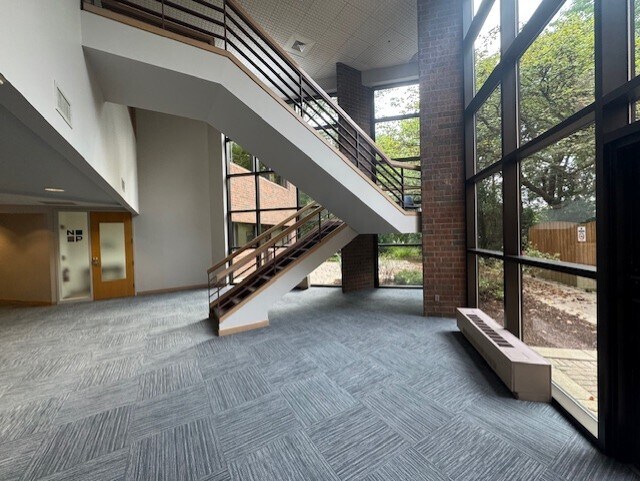 More Photos Of 1684 Woodlands Dr, Maumee Office For Sale