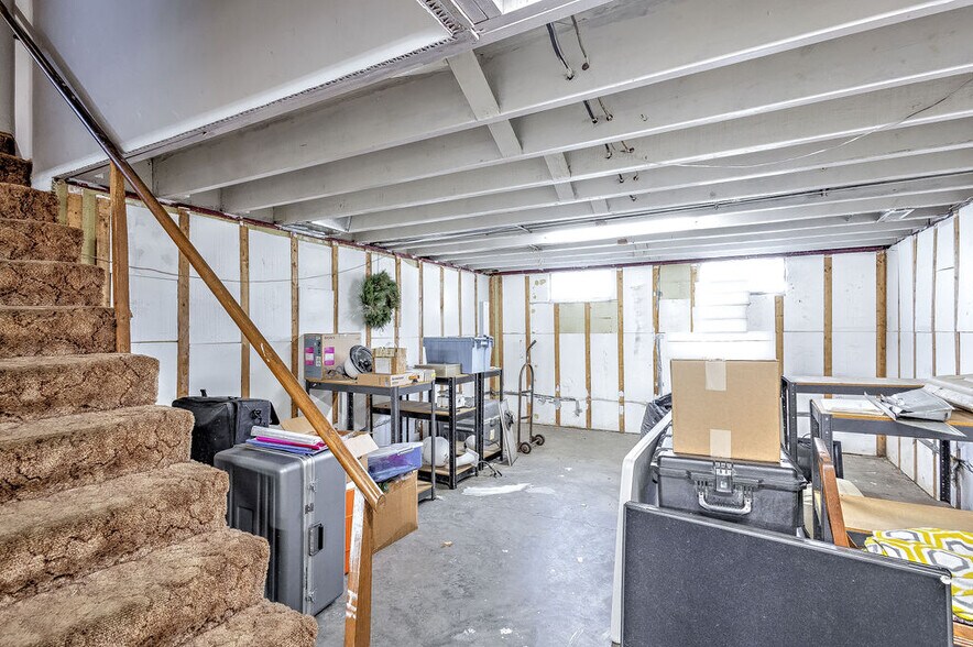 More Photos Of 719 Coshocton Ave, Mount Vernon Office For Sale