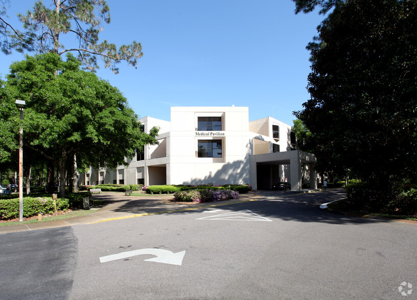 Primary Photo Of 25 Hospital Center Blvd, Hilton Head Medical For Lease