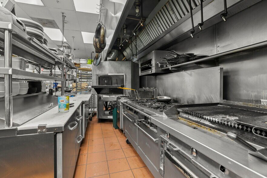 More Photos Of 419 E Main St, Ventura Restaurant For Sale