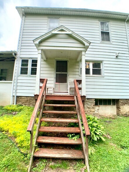 More Photos Of 862 Iron Ridge Rd, Spring Grove Apartments For Sale