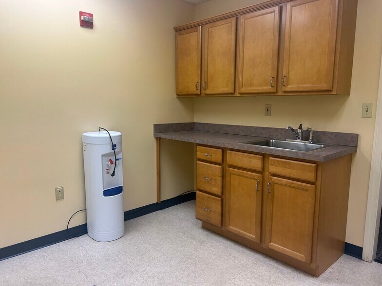 More Photos Of 700 Lake Ave, Manchester Office For Lease