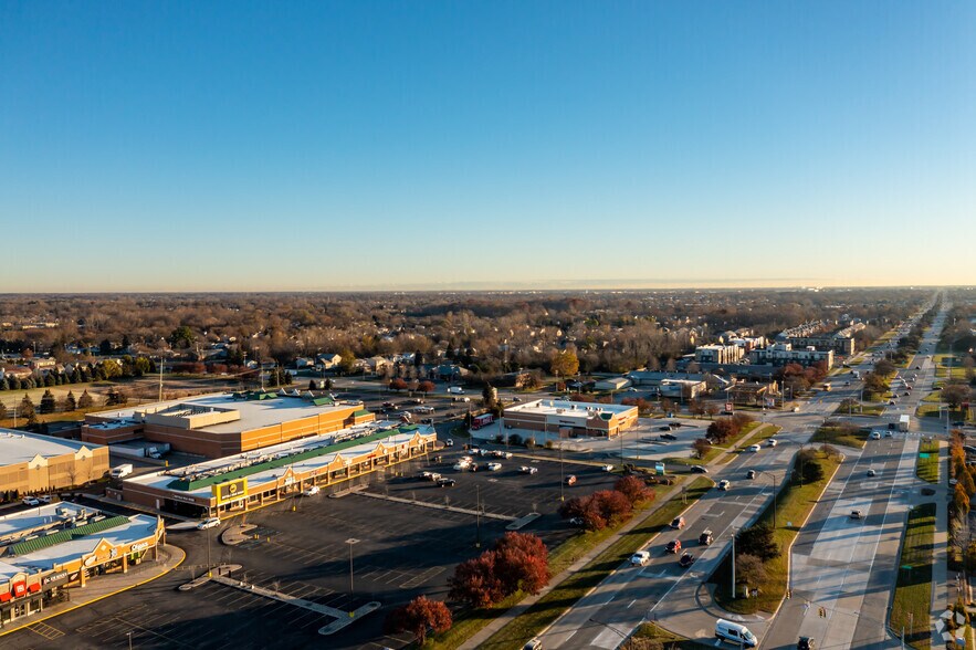 More Photos Of 1819 E Big Beaver Rd, Troy Unknown For Lease