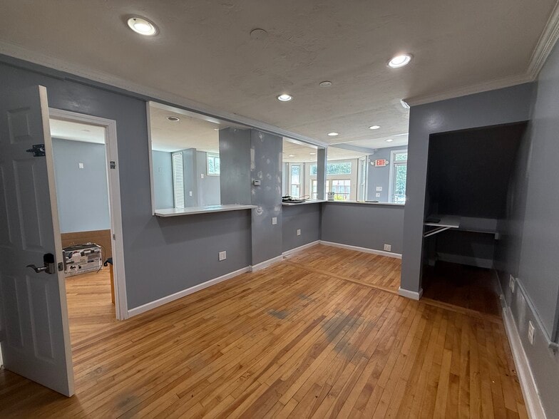 More Photos Of 539 Park Ave, Worcester Freestanding For Lease