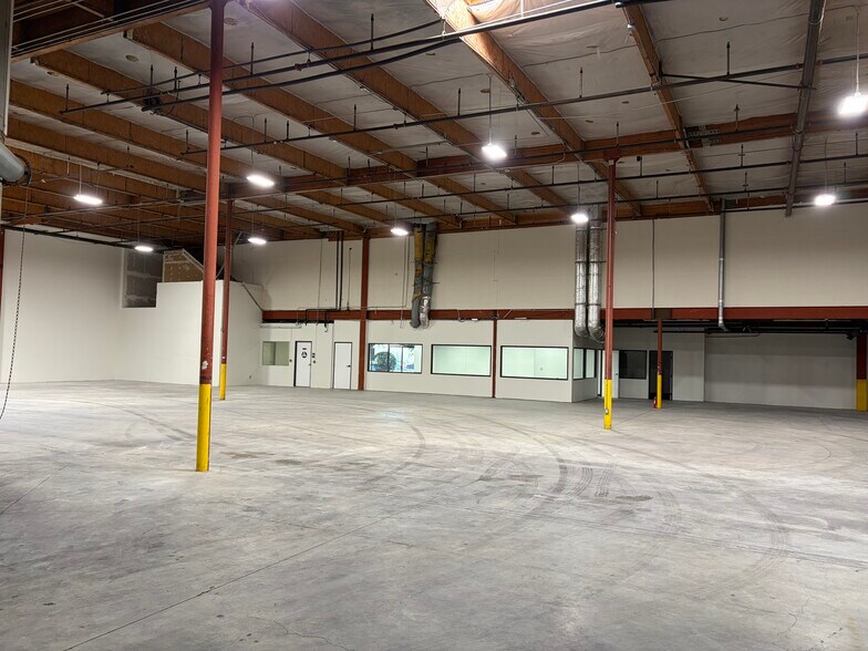 More Photos Of 2820-2834 La Mirada Dr, Vista Manufacturing For Lease