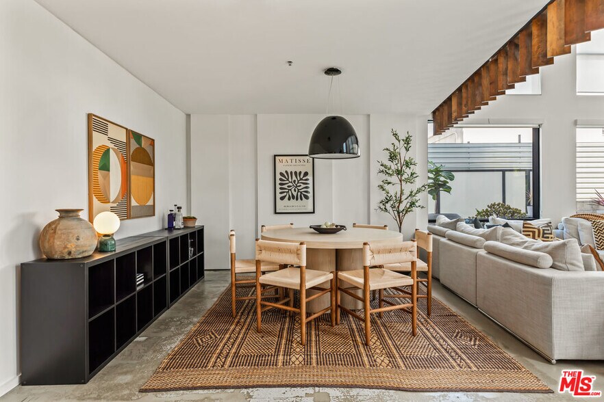 More Photos Of 700 Main St, Venice Office For Sale