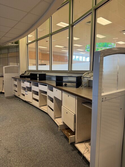 More Photos Of 680 S State St, Ukiah Drugstore For Sale