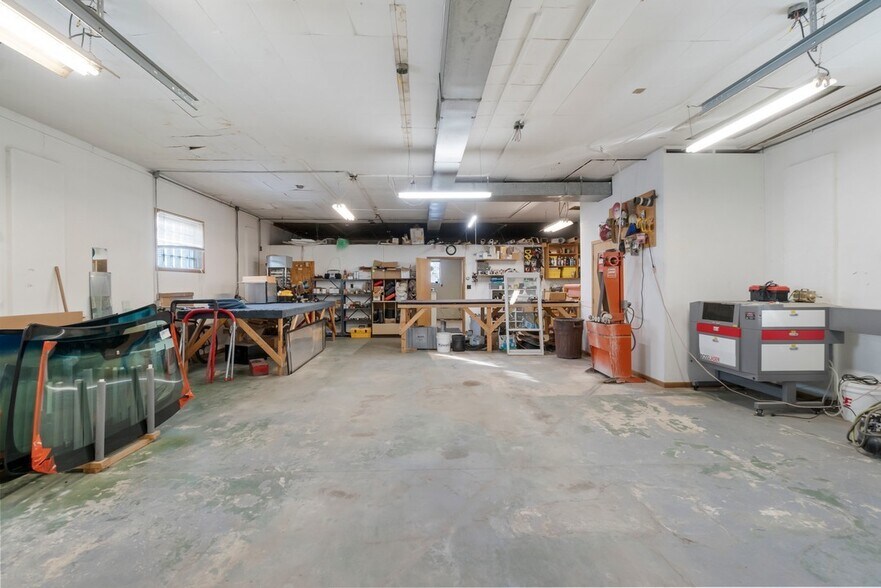 More Photos Of 1004 5th Ave, Charles City Specialty For Sale