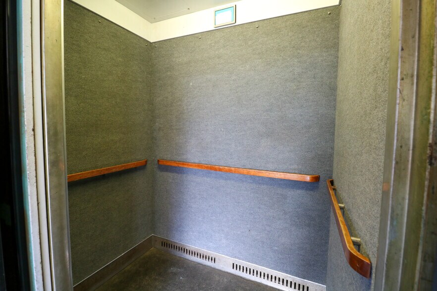 More Photos Of 320 Central Ave, Coos Bay Office For Sale