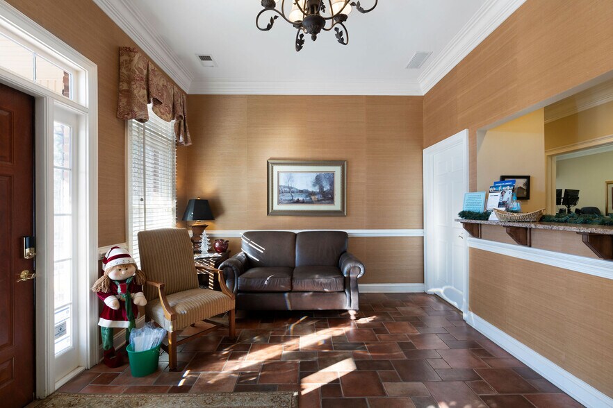 More Photos Of 1300 E Main St, Cartersville Medical For Sale