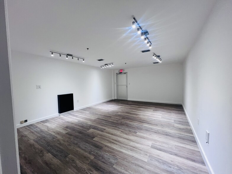 More Photos Of 7500 NW 25th St, Miami Office For Sale