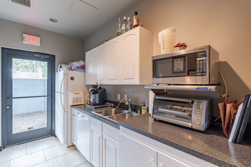 More Photos Of 1702 E McNair Dr, Tempe Office Residential For Lease