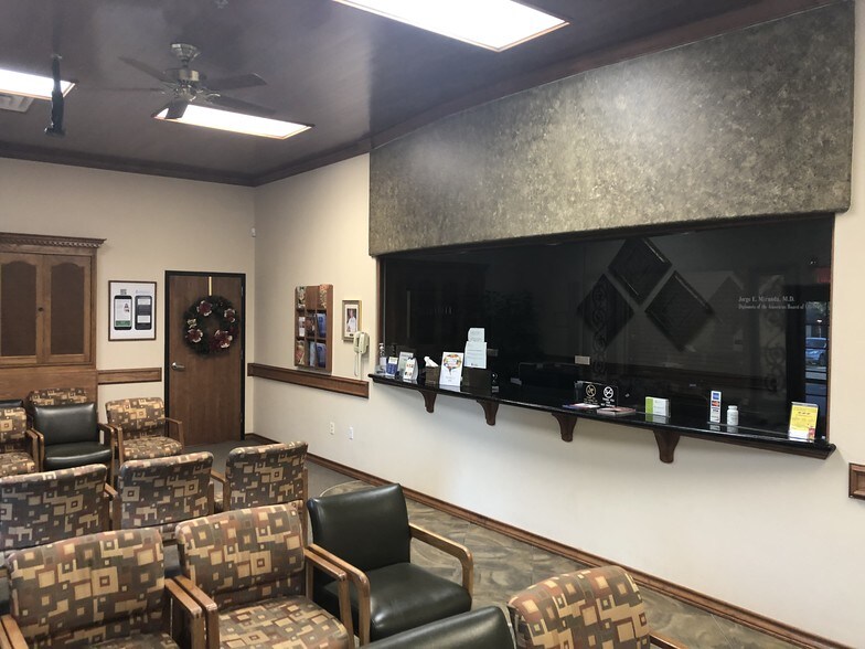 More Photos Of 1022 E Griffin Pky, Mission Medical For Sale