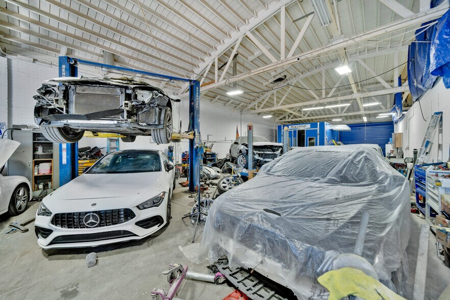 More Photos Of 14637 Aetna St, Van Nuys Warehouse For Sale