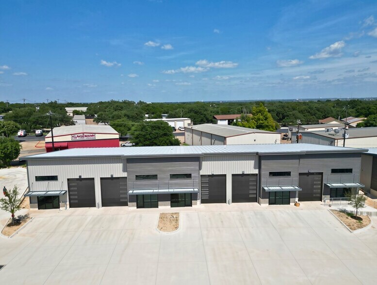 More Photos Of 1306 W Whitestone Blvd, Cedar Park Unknown For Lease