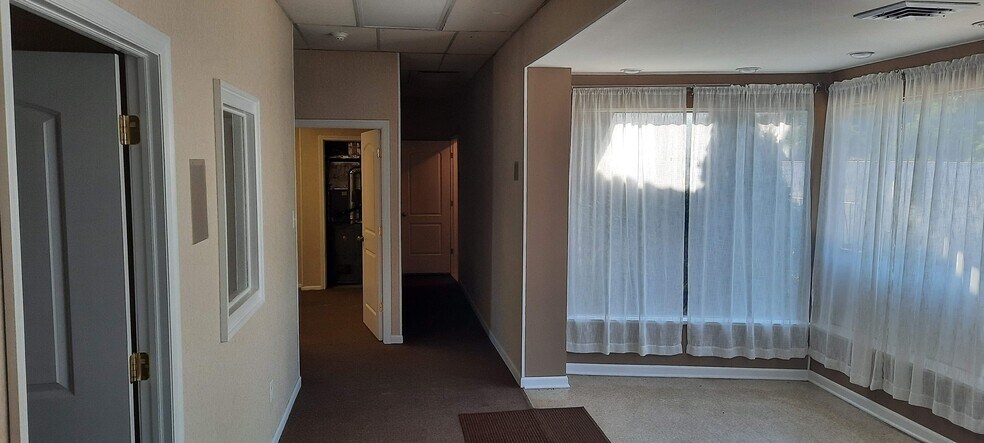 More Photos Of 55 Carleton Ave, East Islip Medical For Sale