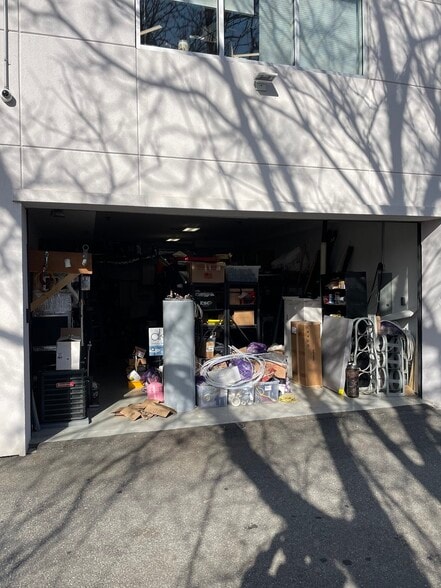 More Photos Of 586 Pleasant St, Watertown Flex For Sale