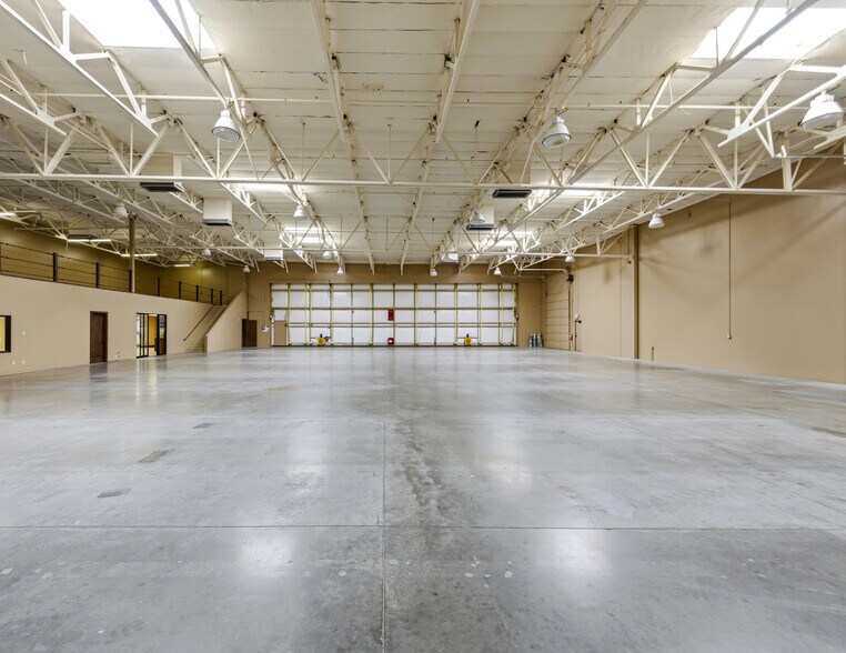 More Photos Of 4180 W Kitty Hawk Way, Chandler Airplane Hangar For Sale